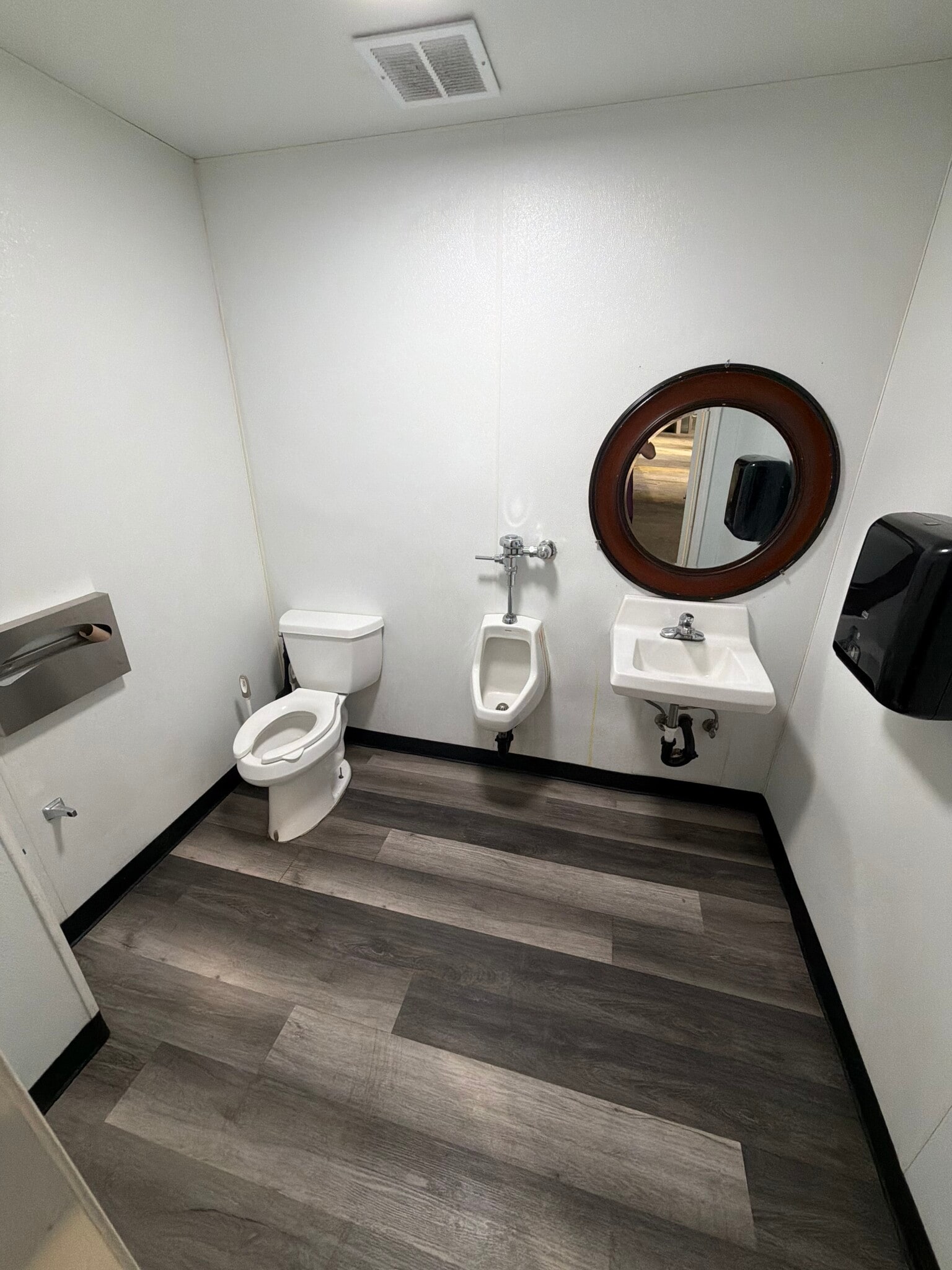 611 W Fremont St, Stockton, CA for lease Interior Photo- Image 1 of 8