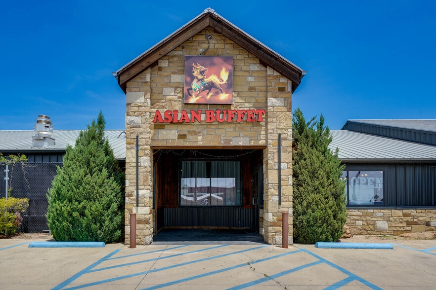 215 NE 27th Ave, Mineral Wells, TX for sale - Building Photo - Image 1 of 35