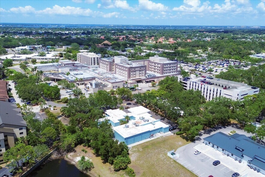 6215 21st Ave, Bradenton, FL à vendre - Photo du bâtiment - Image 2 de 16