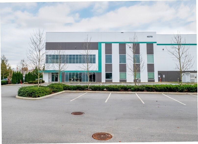 4570 Tillicum St, Burnaby, BC for lease - Building Photo - Image 1 of 4