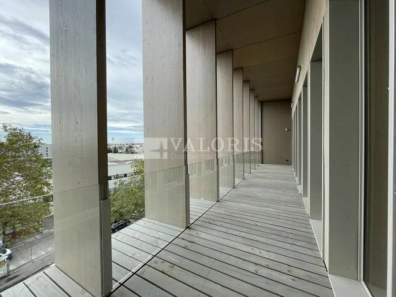 Office in Vaulx-en-Velin for lease - Building Photo - Image 3 of 13