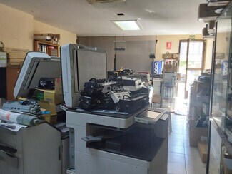 Plus de détails pour Multi-résidentiel à vendre