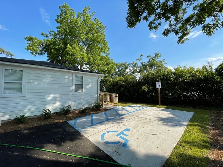 419 N Cedar St, Summerville, SC à louer - Photo du bâtiment - Image 2 de 5