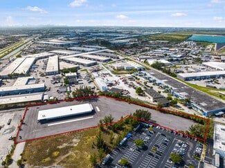 Plus de détails pour 10410 NW South River Dr, Medley, FL - Industriel à louer