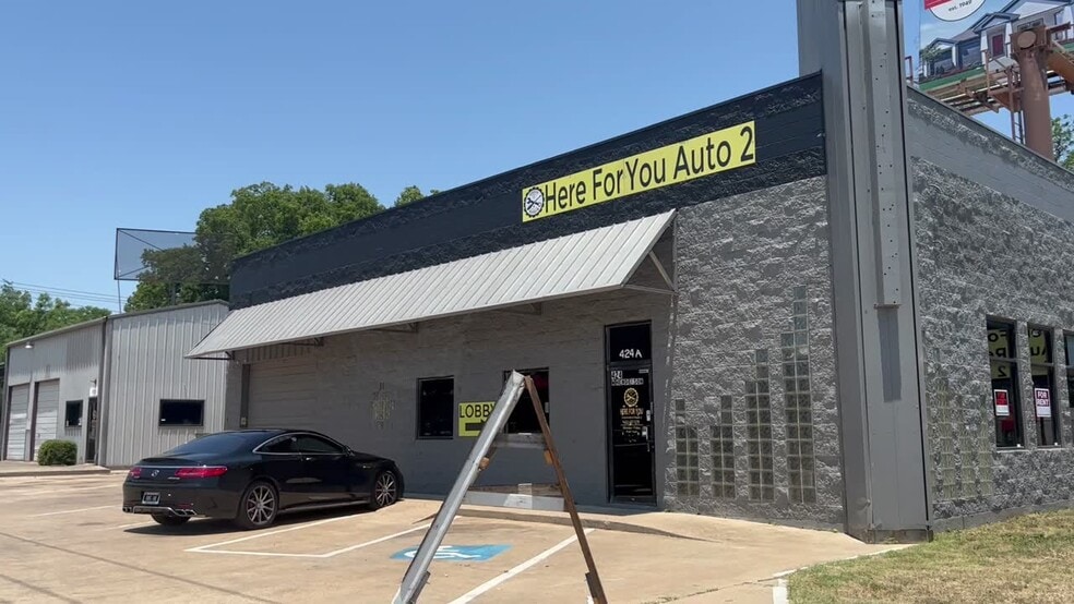 424 W Henderson St, Cleburne, TX for lease - Commercial Listing Video - Image 2 of 39