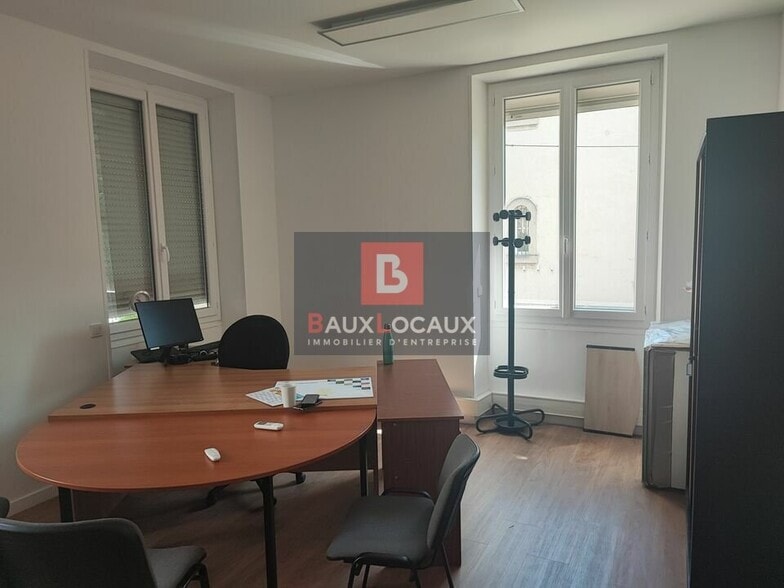 Office in Salon-de-Provence for lease - Interior Photo - Image 3 of 9