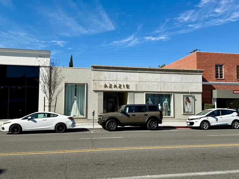 185 N Robertson Blvd, Beverly Hills, CA à louer - Photo du bâtiment - Image 3 de 8