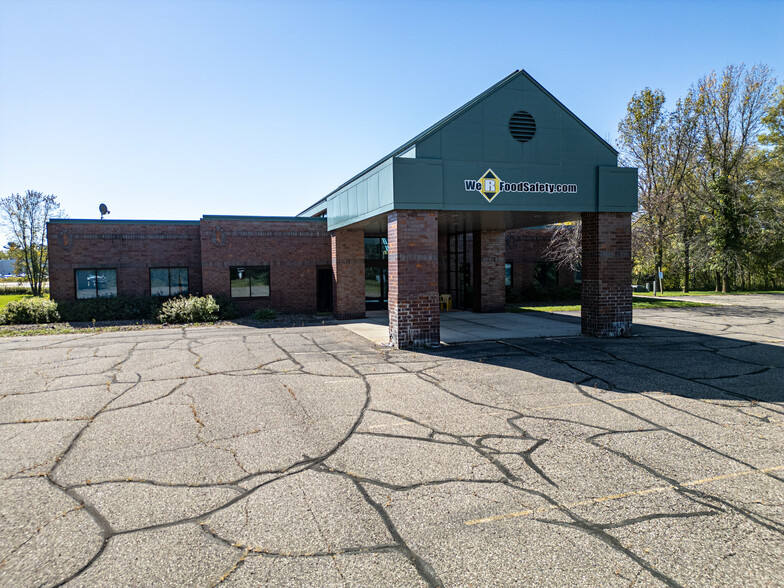 2110 W Hwy 12, Menomonie, WI for lease - Building Photo - Image 1 of 22