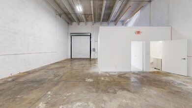 14000-14048 SW 140th St, Miami, FL à louer Numérisation 3D de Matterport- Image 2 de 11