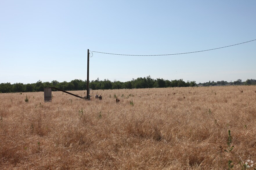 Hwy 198 @ Farmersville Blvd, Visalia, CA for sale - Building Photo - Image 2 of 6