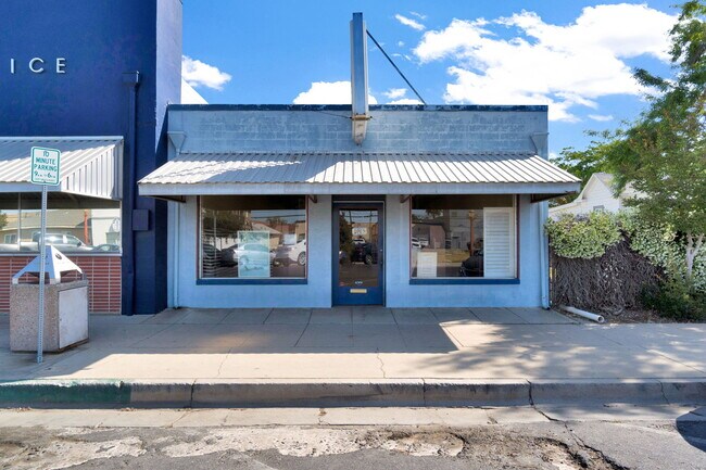 Plus de détails pour 230 S K St, Dinuba, CA - Commerce de détail à vendre