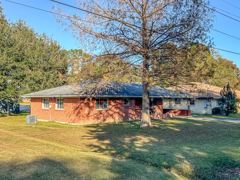 14-Home Rental Portfolio portefeuille de 15 propriétés à vendre sur LoopNet.ca - Photo du bâtiment - Image 2 de 18