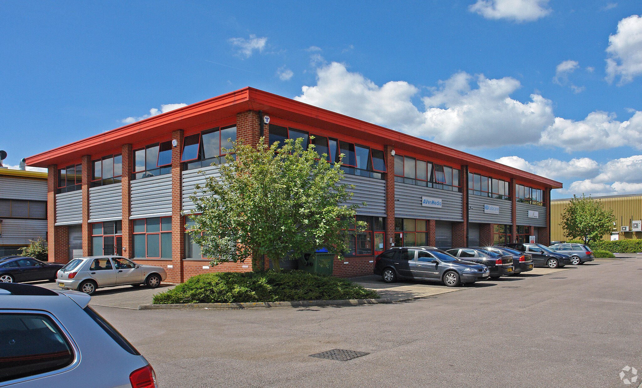 14-24 Howard Way, Newport Pagnell for lease Primary Photo- Image 1 of 7