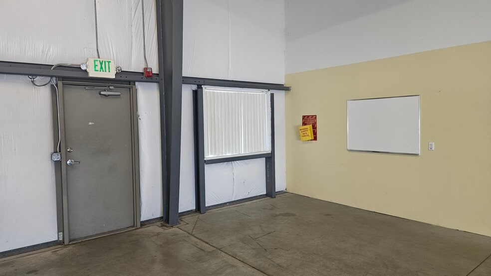 3010 W 500 S, Salt Lake City, UT for lease - Interior Photo - Image 2 of 7