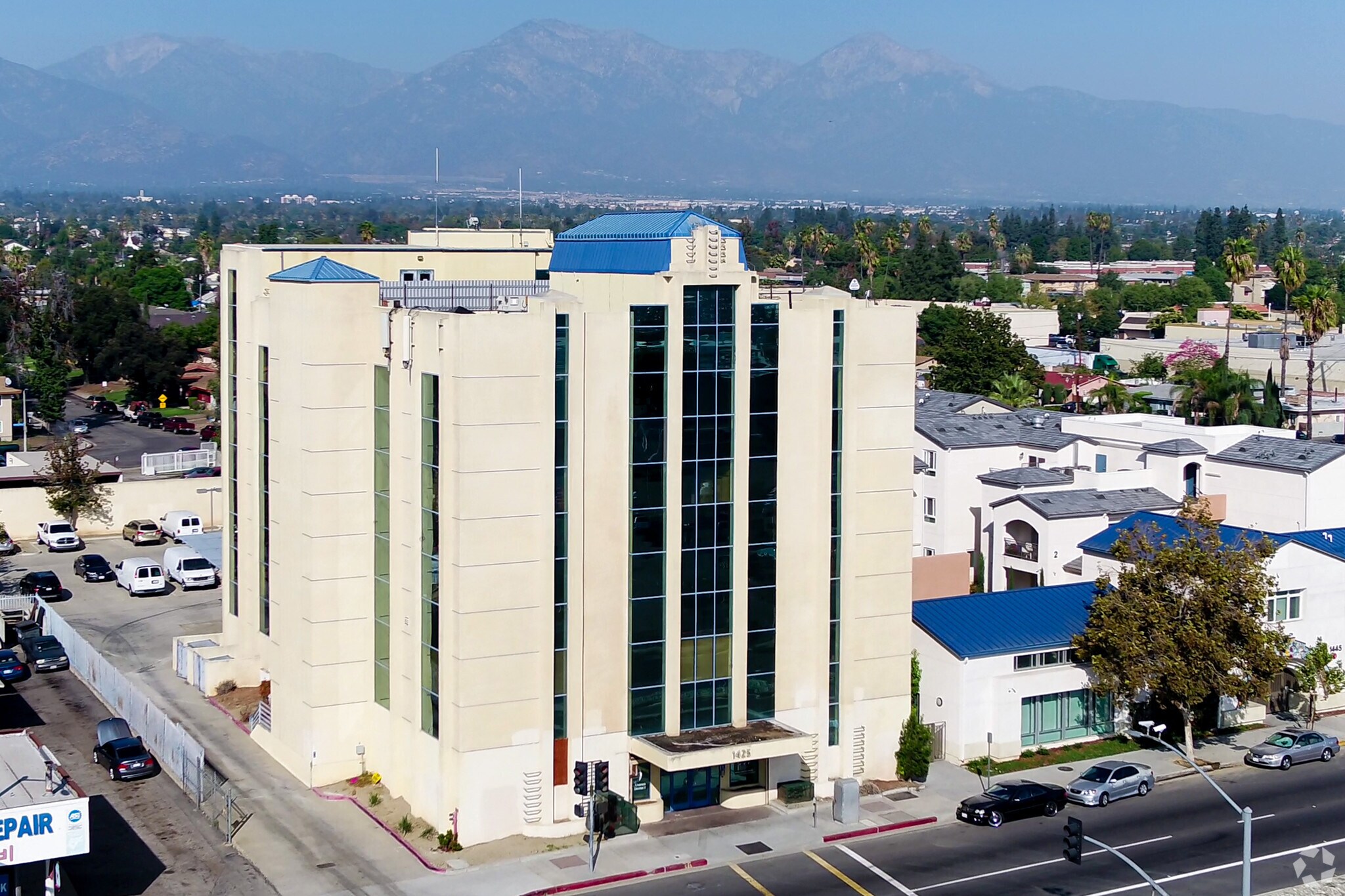 1425 E Holt Ave, Pomona, CA for lease Primary Photo- Image 1 of 7