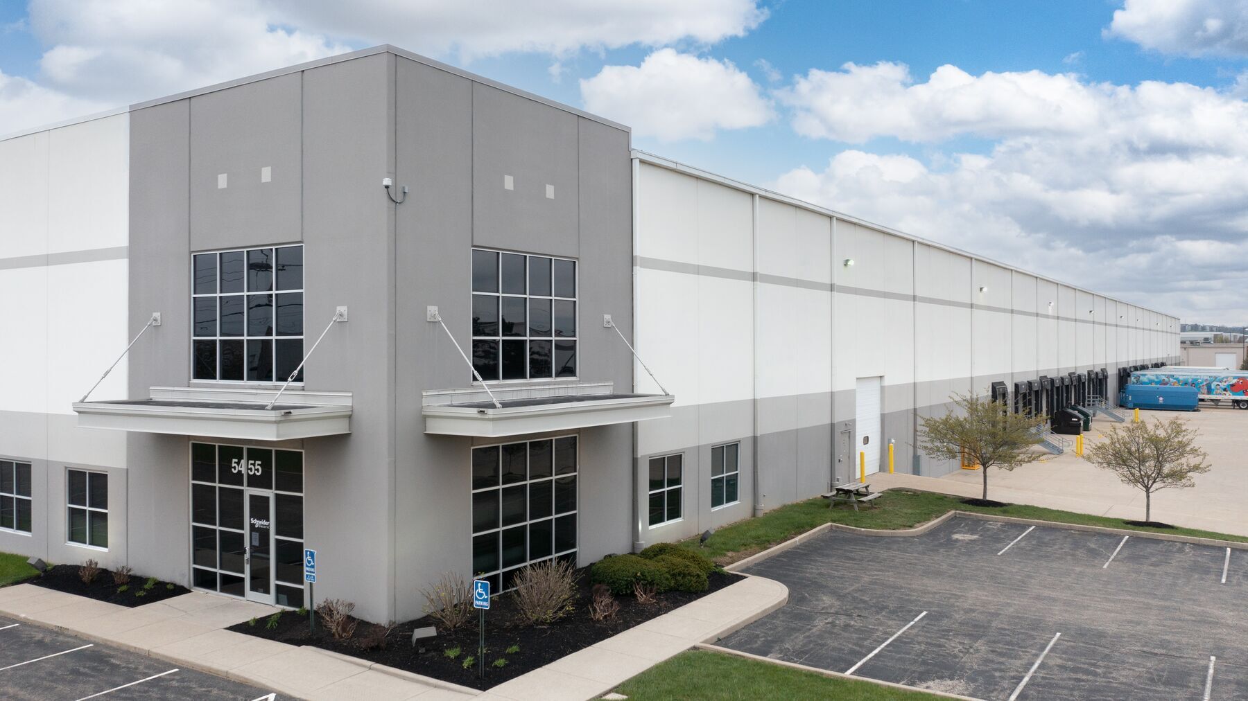 5453-5459 W Chester Rd, West Chester, OH for lease Primary Photo- Image 1 of 4