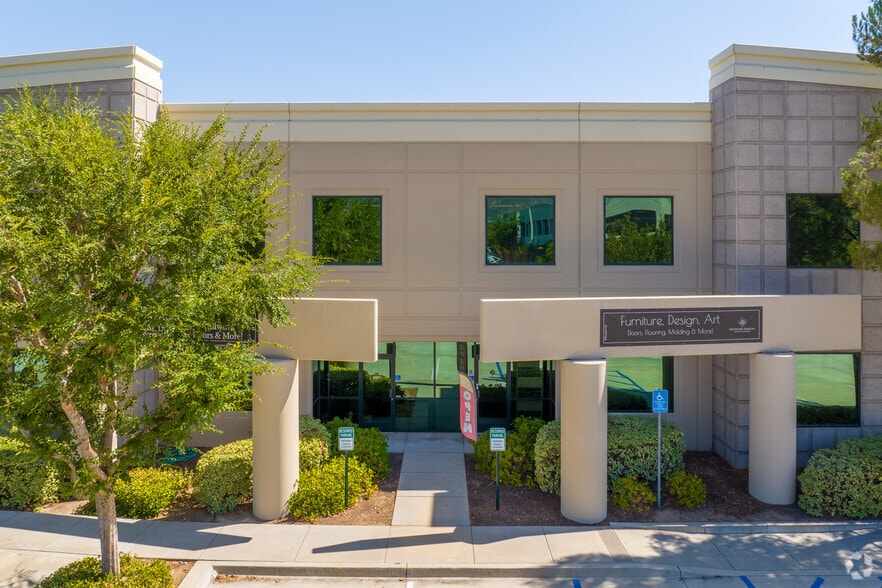 24335 Prielipp Rd, Wildomar, CA à louer - Photo du bâtiment - Image 3 de 4