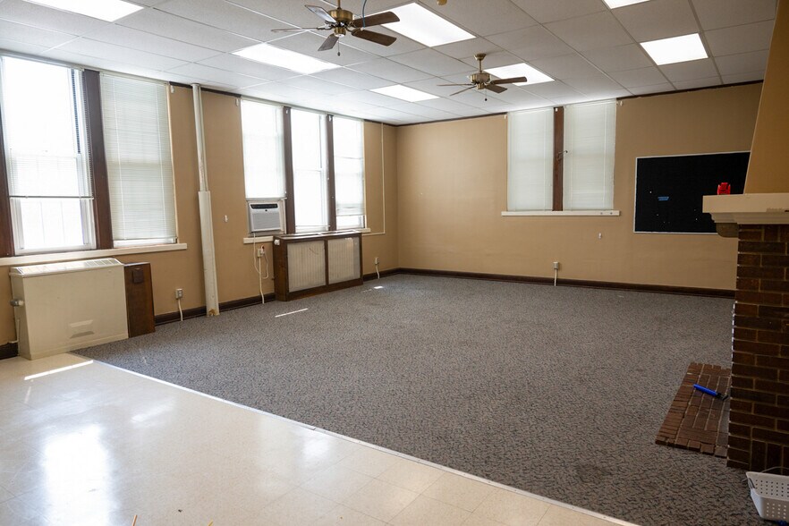 315 S Market St, Emporia, KS à vendre - Photo du bâtiment - Image 3 de 7