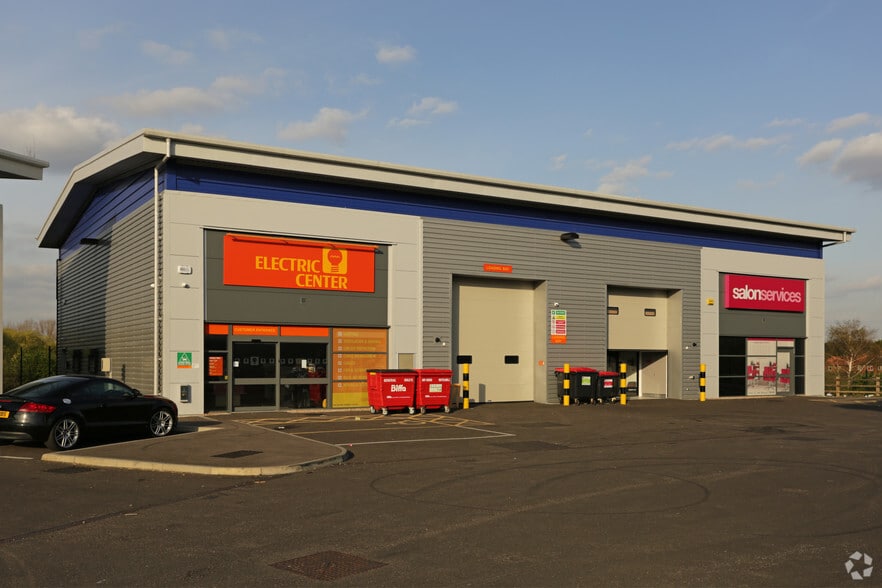 Southend Ln, London for lease - Primary Photo - Image 1 of 4