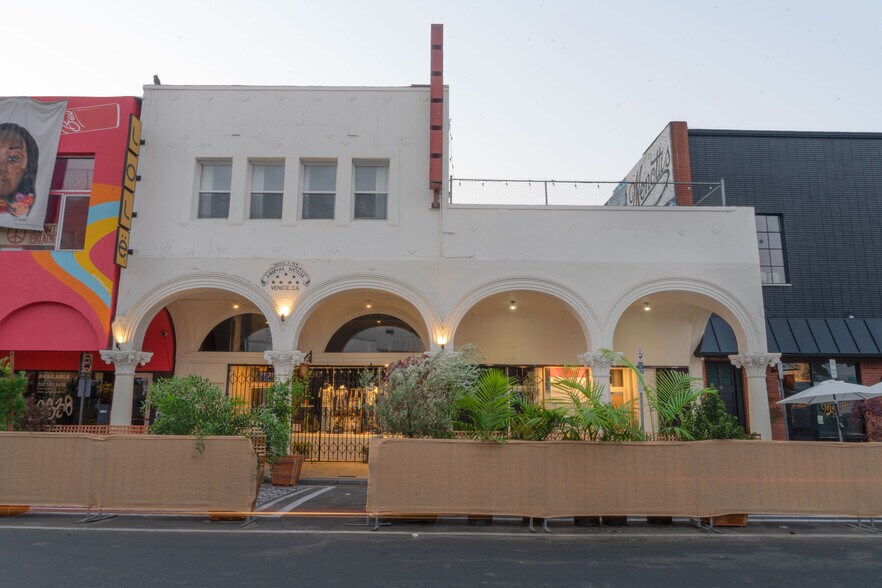 62-66 Windward Ave, Venice, CA à louer - Photo du bâtiment - Image 3 de 44