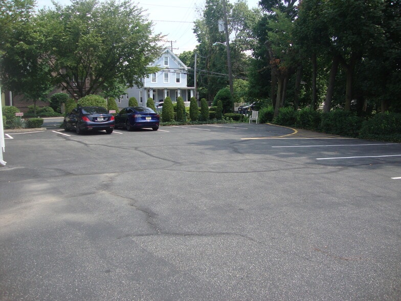 283 Main St, Metuchen, NJ à louer - Photo du bâtiment - Image 2 de 5