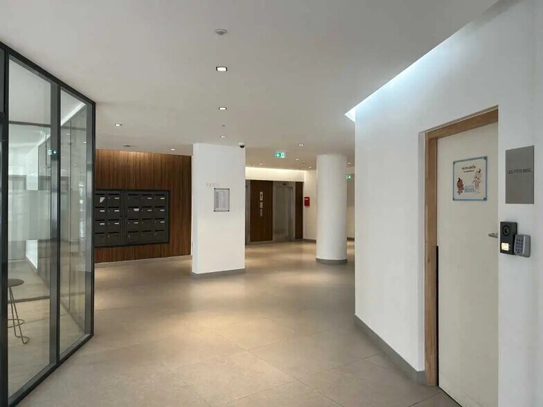 107 Quai Du Docteur Dervaux, Asnières-sur-Seine for lease - Lobby - Image 3 of 5