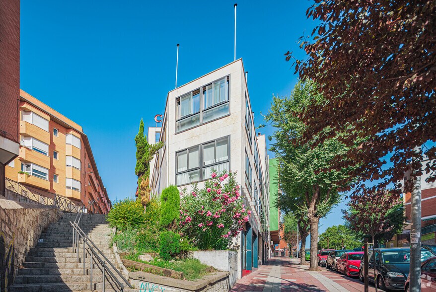 Calle Doctor Fleming, 6, San Sebastián de los Reyes, Madrid à louer - Photo du bâtiment - Image 2 de 3