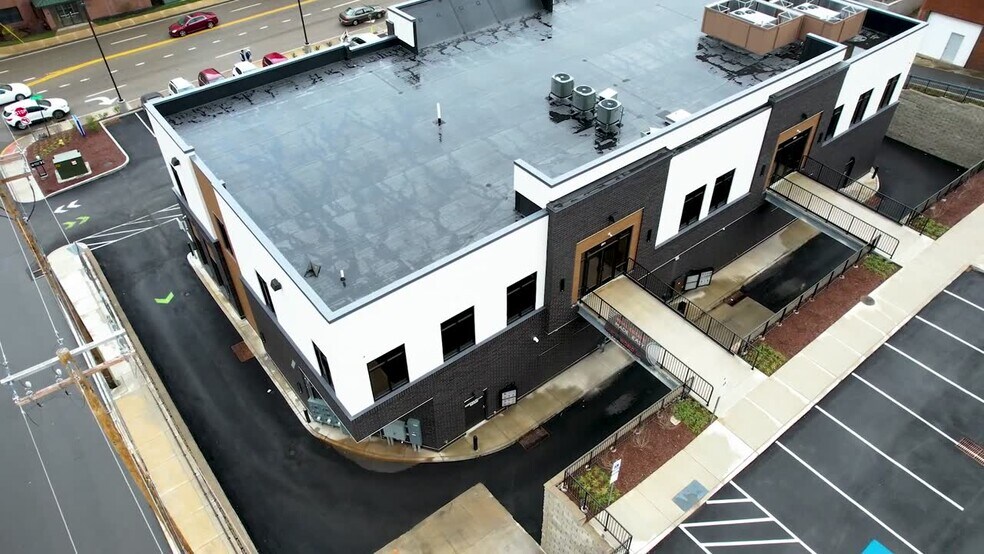 1050 University Ave, Morgantown, WV à louer - Vidéo sur l’inscription commerciale - Image 2 de 8