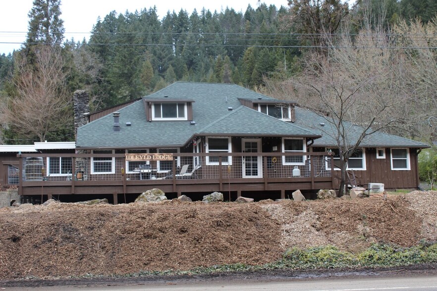 23834 N Umpqua Hwy, Idleyld Park, OR for sale - Building Photo - Image 1 of 1