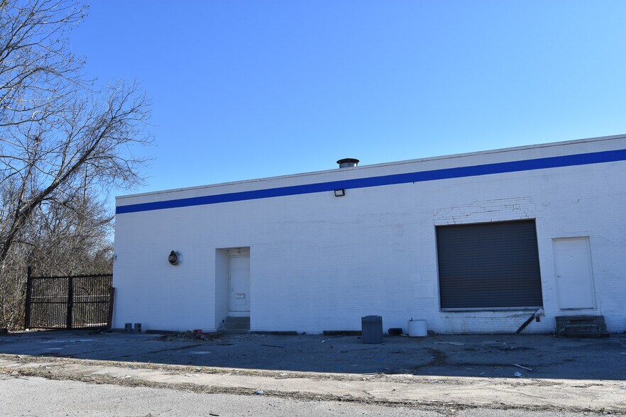 2401 Carraway Blvd, Birmingham, AL for lease - Building Photo - Image 3 of 12