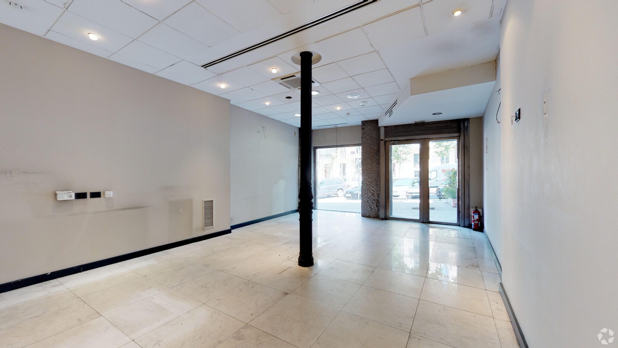 Multifamily in Madrid, Madrid for sale Interior Photo- Image 1 of 2