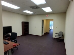 585 S Birdneck Rd, Virginia Beach, VA for lease Interior Photo- Image 2 of 5
