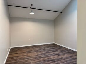 4020 Minnehaha Ave, Minneapolis, MN for lease Interior Photo- Image 2 of 4