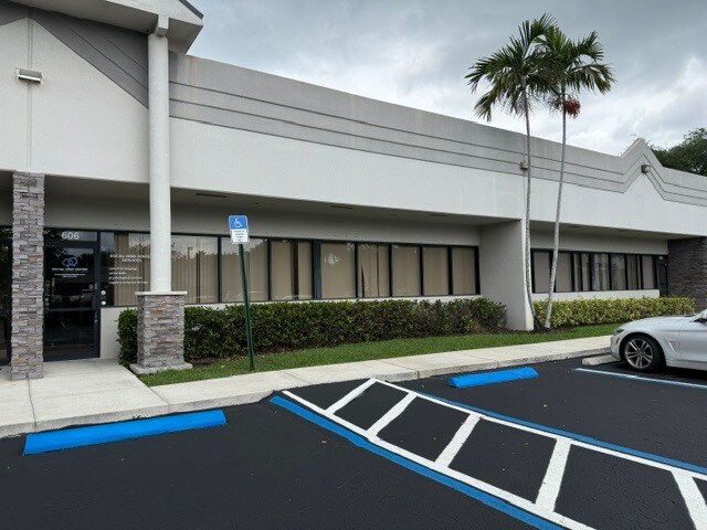 5400 S University Dr, Davie, FL à louer Photo du bâtiment- Image 1 de 14