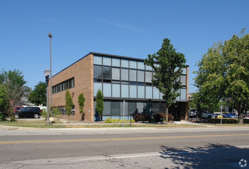 608 S Washington Ave, Lansing, MI for lease - Building Photo - Image 2 of 2