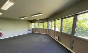 Flex in Palaiseau for lease Building Photo- Image 2 of 4