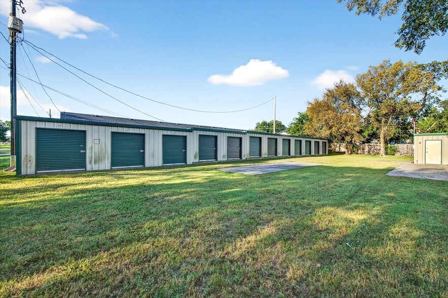 104 S Commercial St, Bells, TX à vendre - Photo du bâtiment - Image 3 de 10