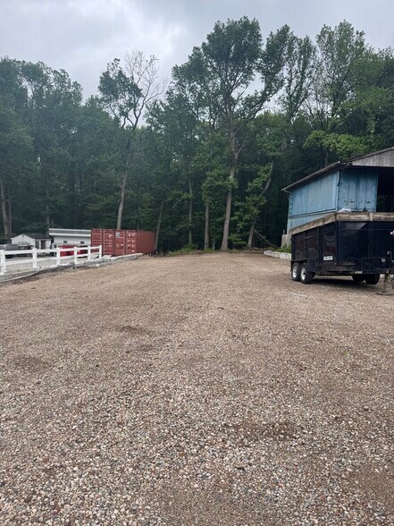 331 Sharrotts Rd, Staten Island, NY à vendre - Photo du bâtiment - Image 2 de 6