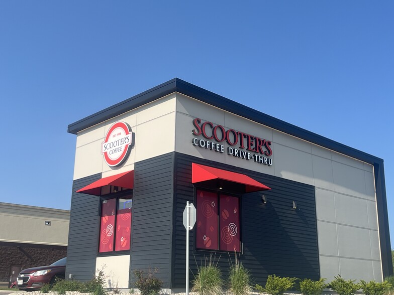 Taco John's and Scooter's Coffee portfolio of 2 properties for sale on LoopNet.ca - Building Photo - Image 1 of 5