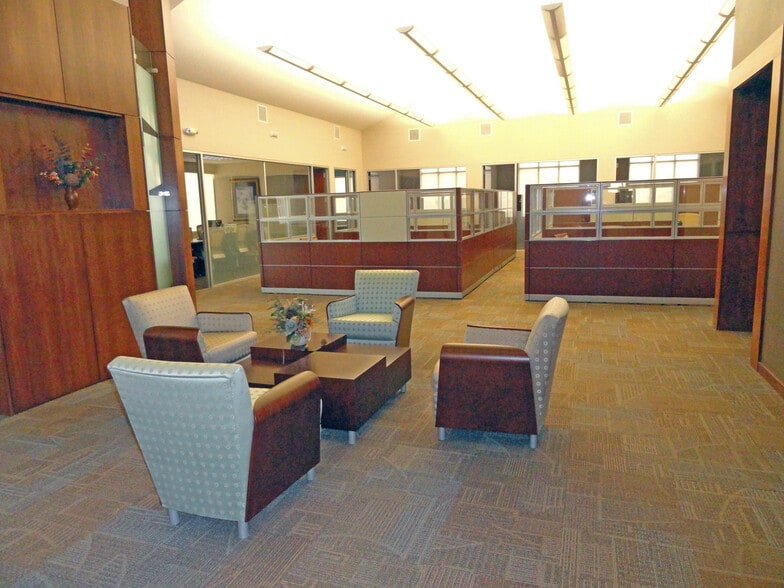 3193 Voyager Dr, Green Bay, WI for lease - Building Photo - Image 3 of 4