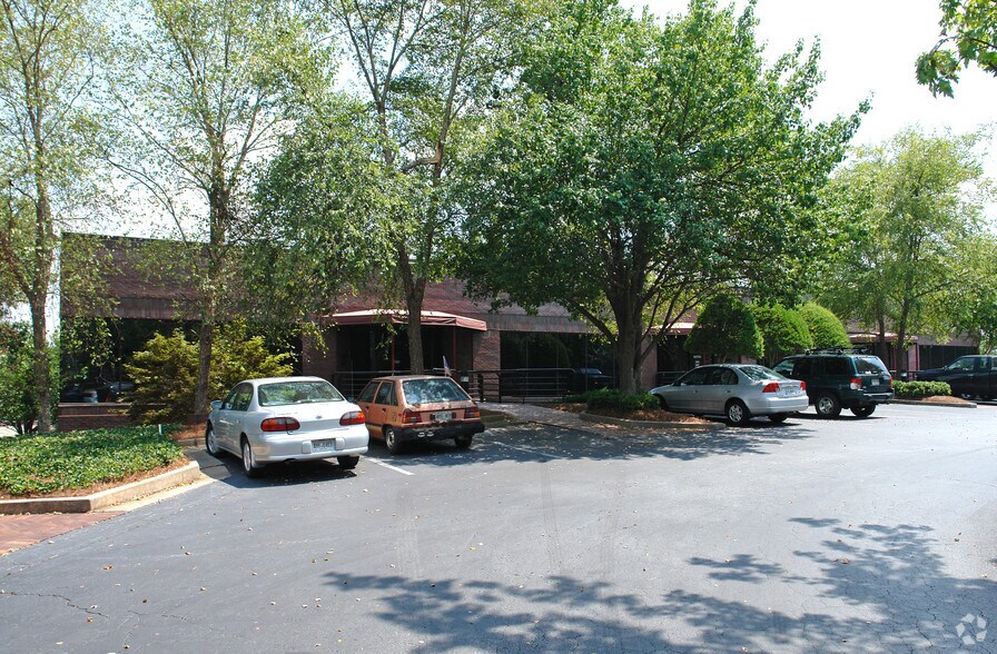 8800 Roswell Rd, Atlanta, GA à vendre - Photo du bâtiment - Image 3 de 7