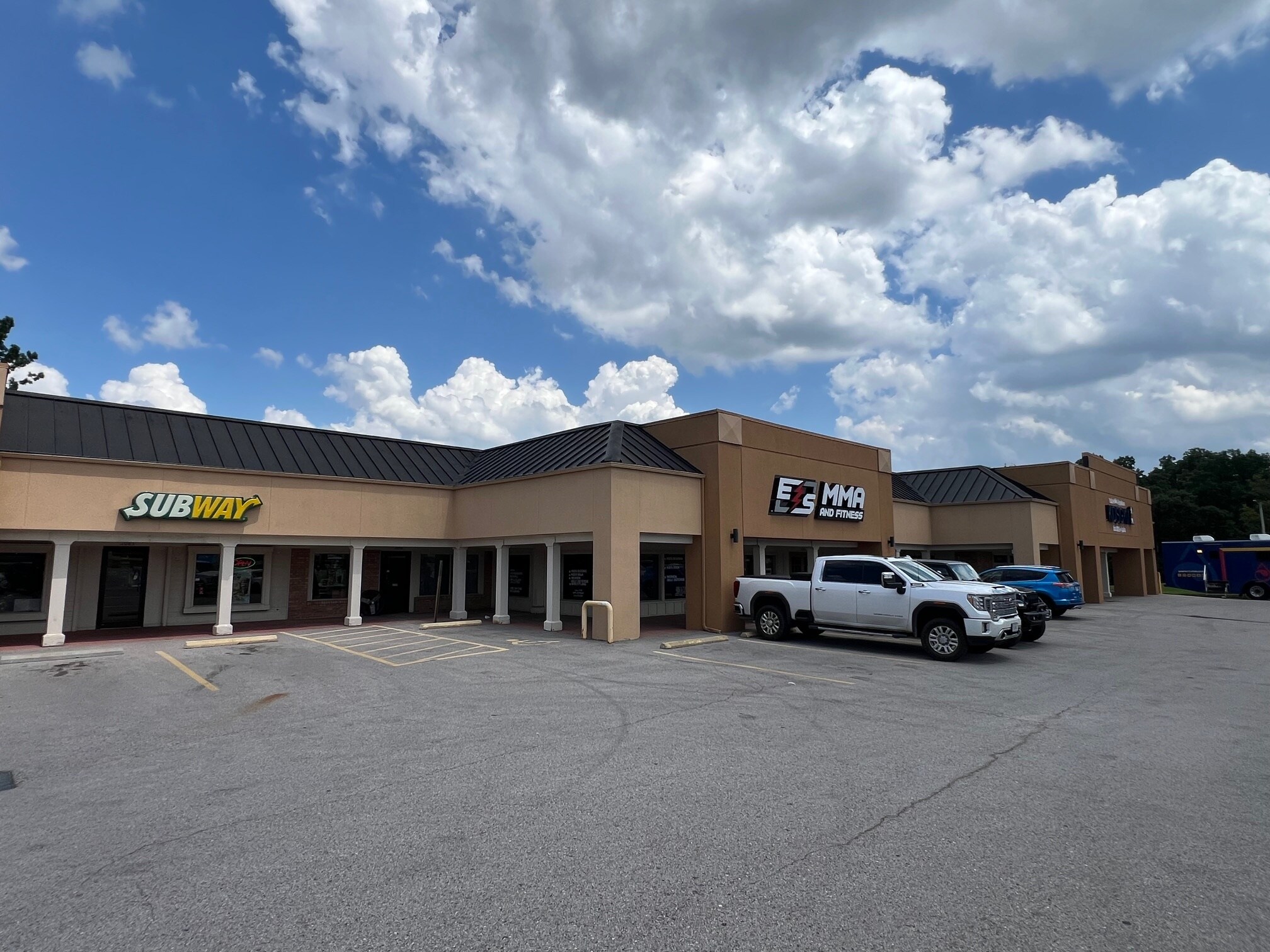 2099 Bentley Plz, Fenton, MO for lease Primary Photo- Image 1 of 7