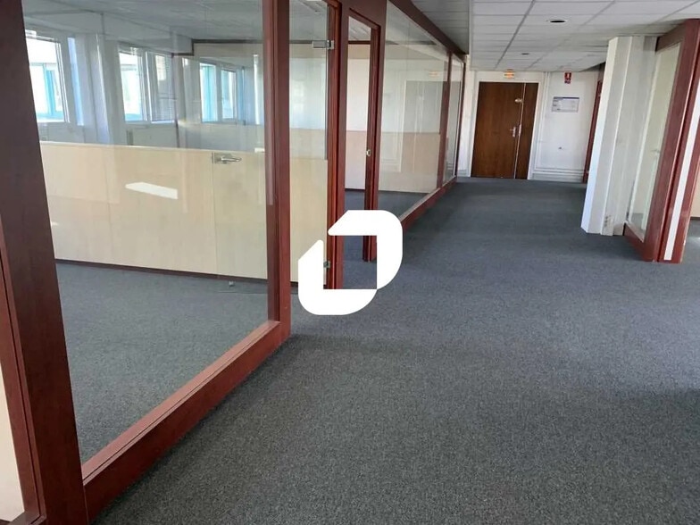Office in Massy for lease - Interior Photo - Image 2 of 12