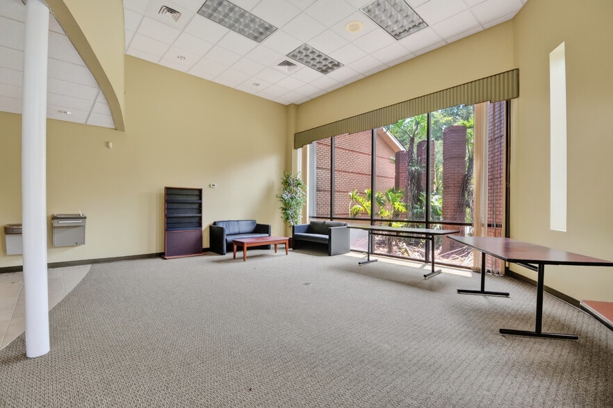 6852 Belfort Oaks Pl, Jacksonville, FL for sale - Building Photo - Image 2 of 21