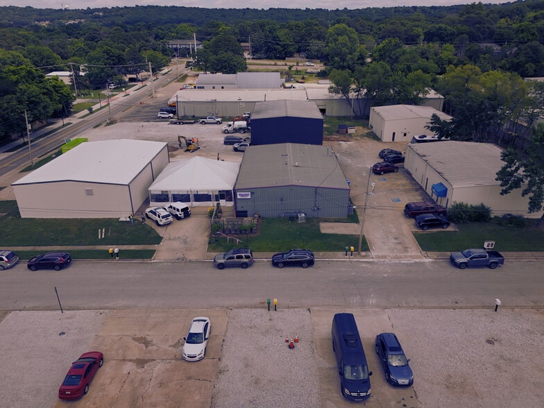 519 W Poplar St, Fayetteville, AR for lease - Building Photo - Image 2 of 4