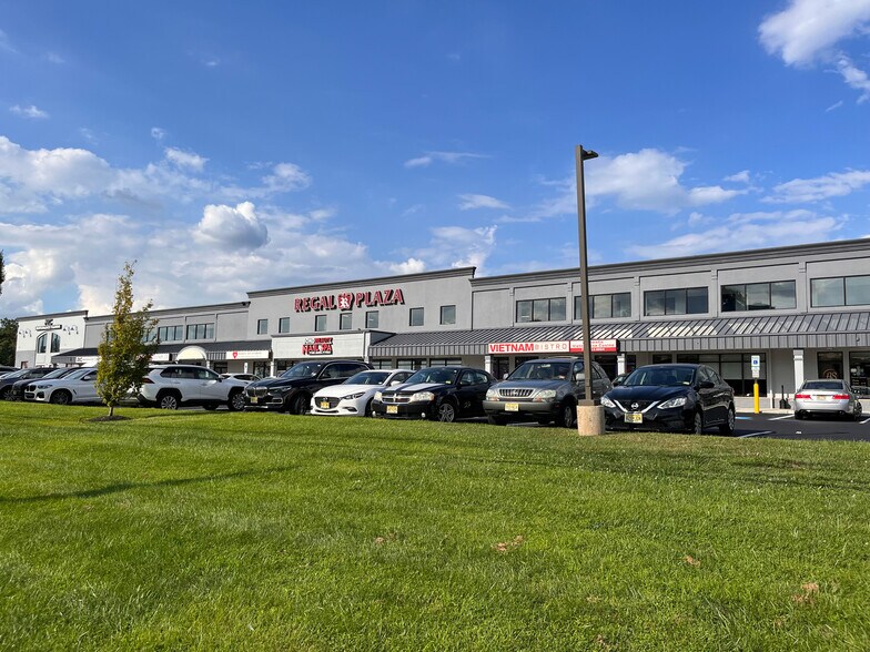 2201-2323 Route 9, Howell, NJ à louer - Photo du bâtiment - Image 3 de 3