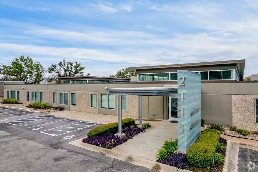 2111 Kramer Ln, Austin, TX à louer - Photo principale - Image 1 de 5