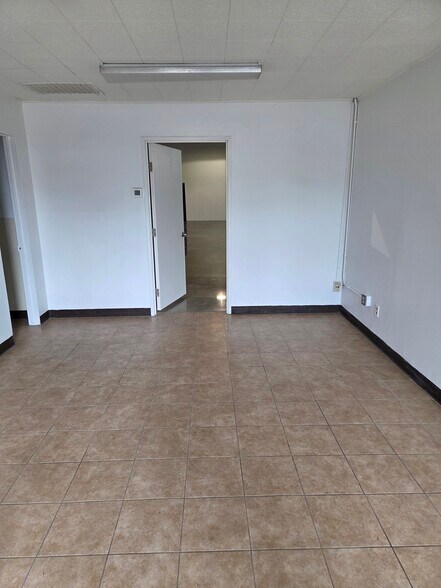 8531 Whitaker St, Buena Park, CA à louer - Photo du bâtiment - Image 2 de 10