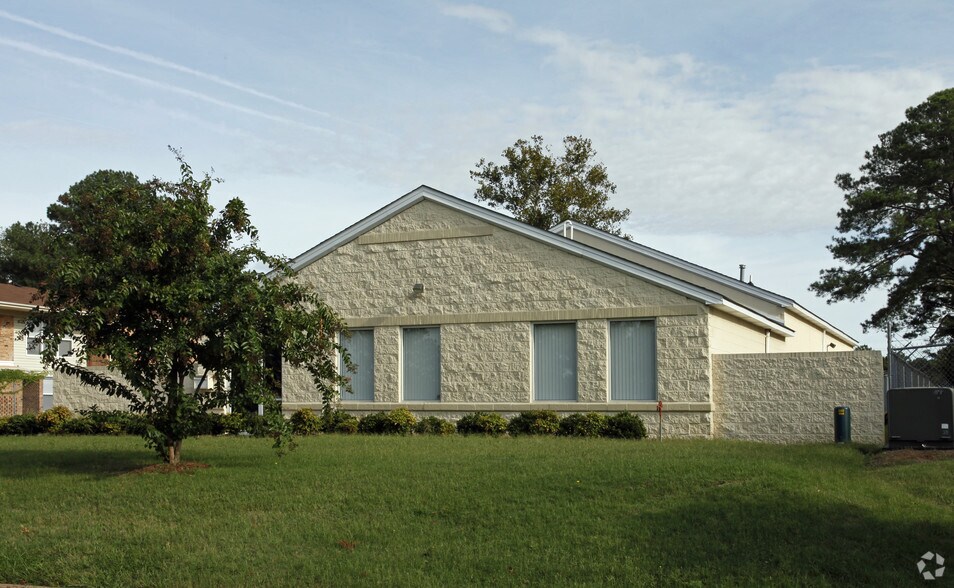 628 Dunedin Rd, Portsmouth, VA à vendre - Photo du bâtiment - Image 2 de 9