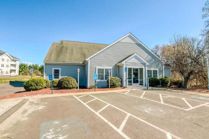 800 College Hwy, Southwick, MA à louer - Photo du bâtiment - Image 3 de 19